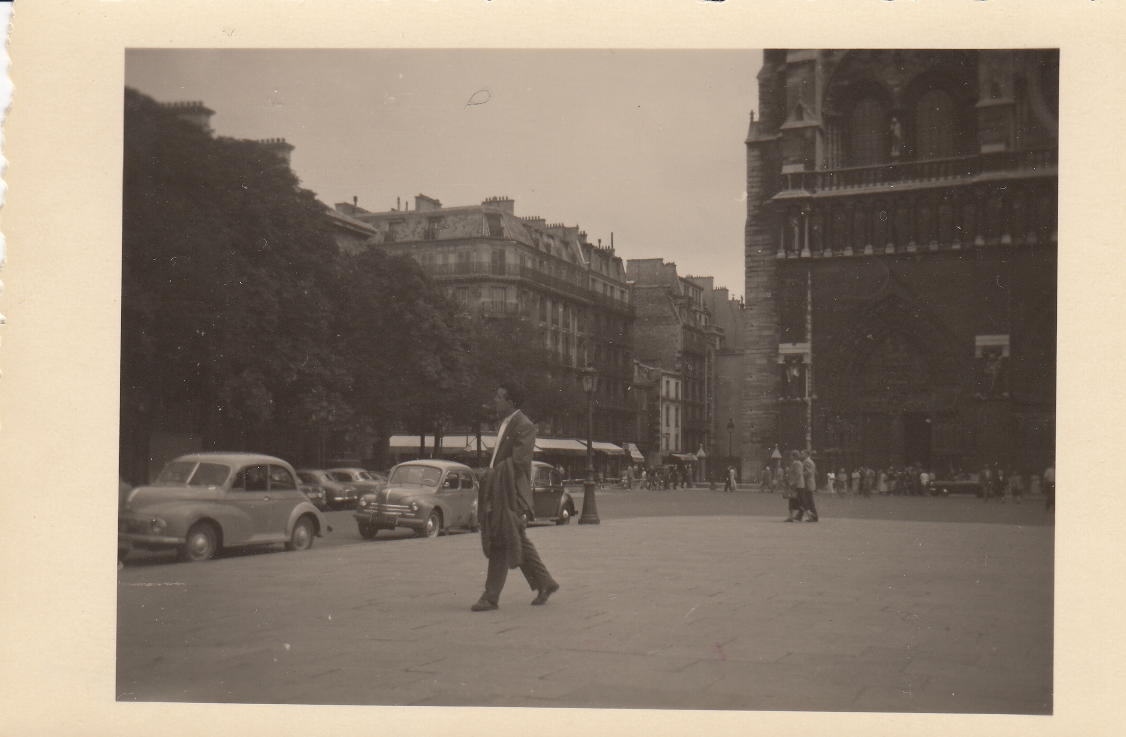 BenOutsideNotreDameParisAugust1955.jpg