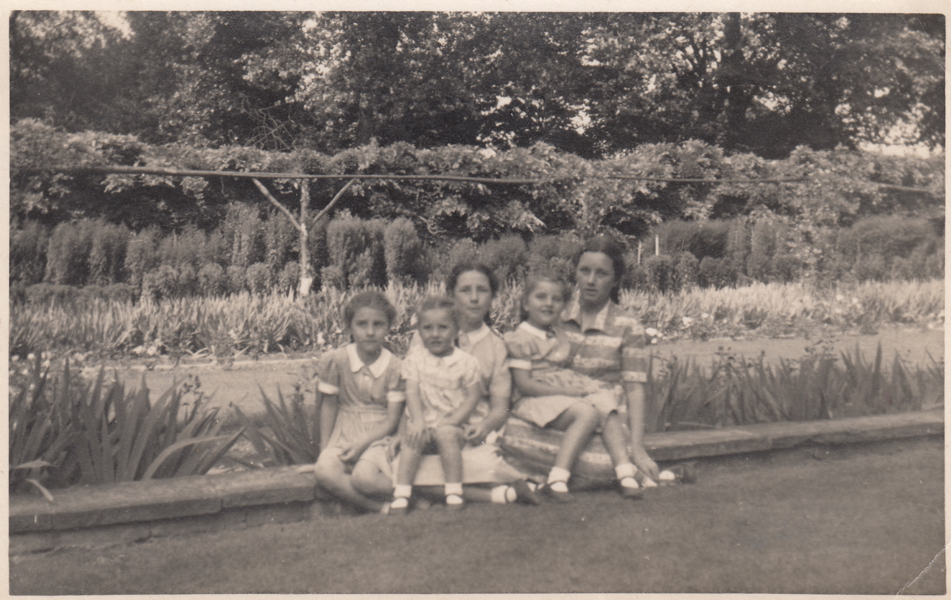 BotanicalGardensEdgbastonSummer1950.jpg