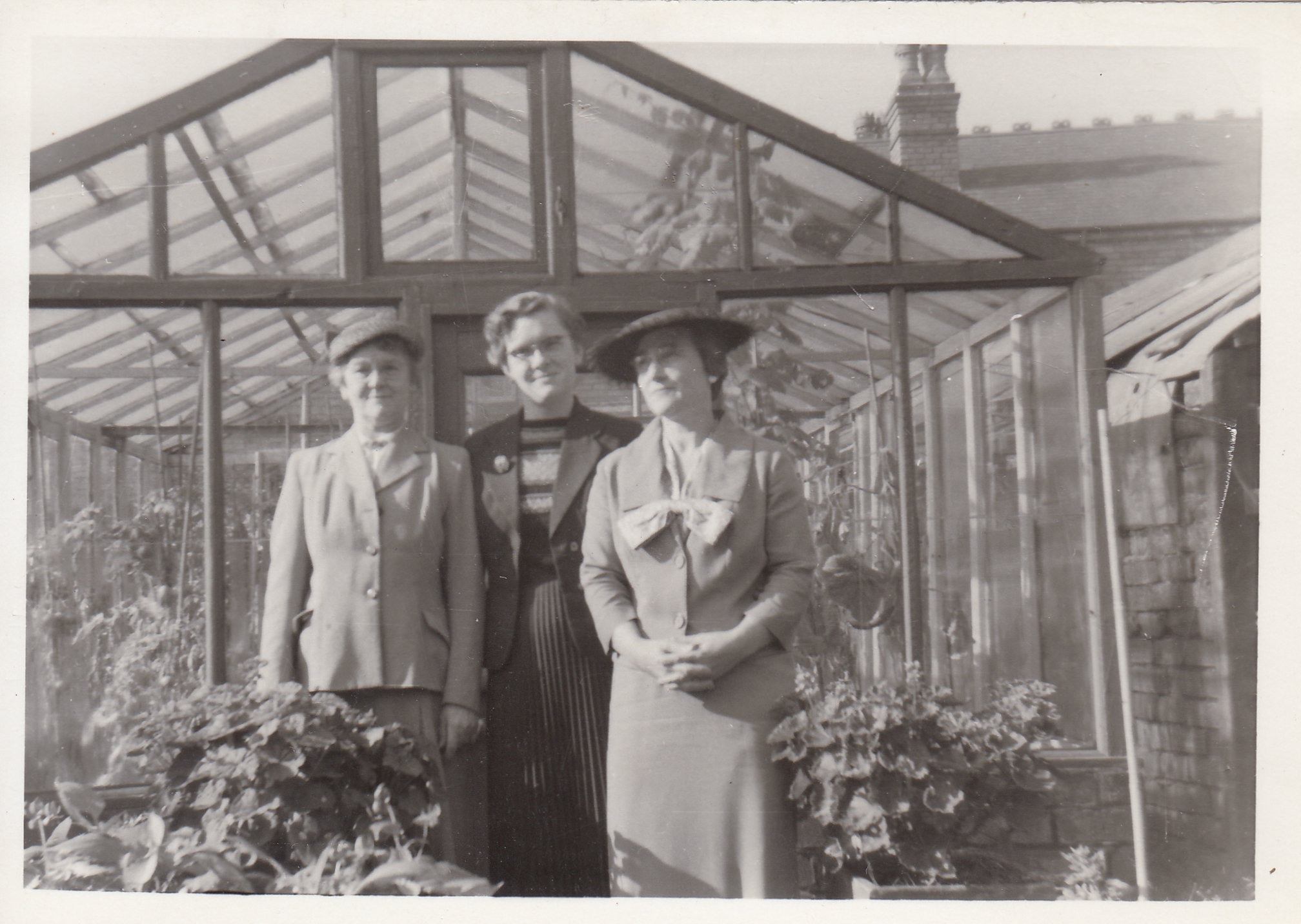 BrendaAuntieHildaAndGrandma (2).jpg